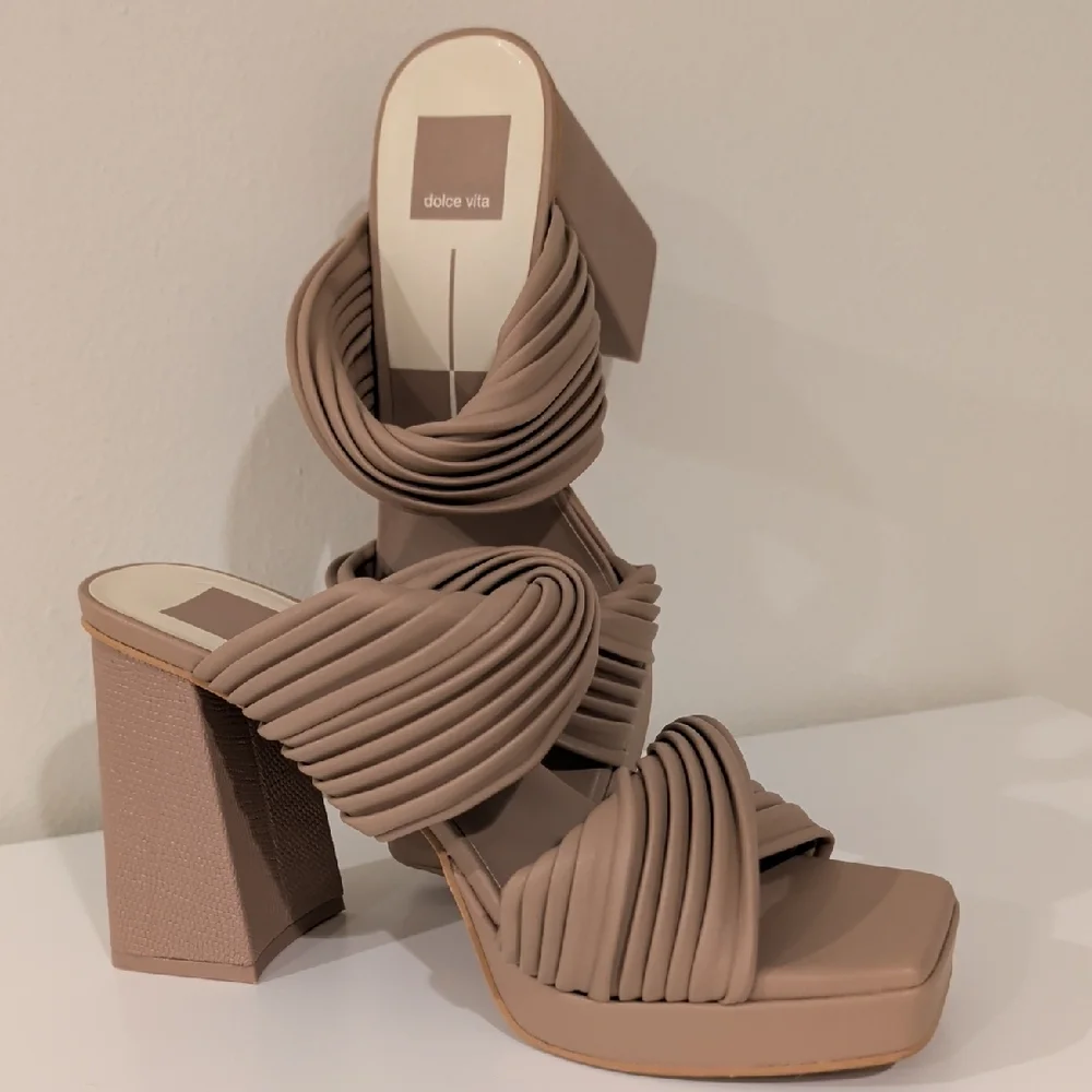 Dolce Vita Pilton Twisted Straps Heeled Cameo Sandals - Picture 2 of 13